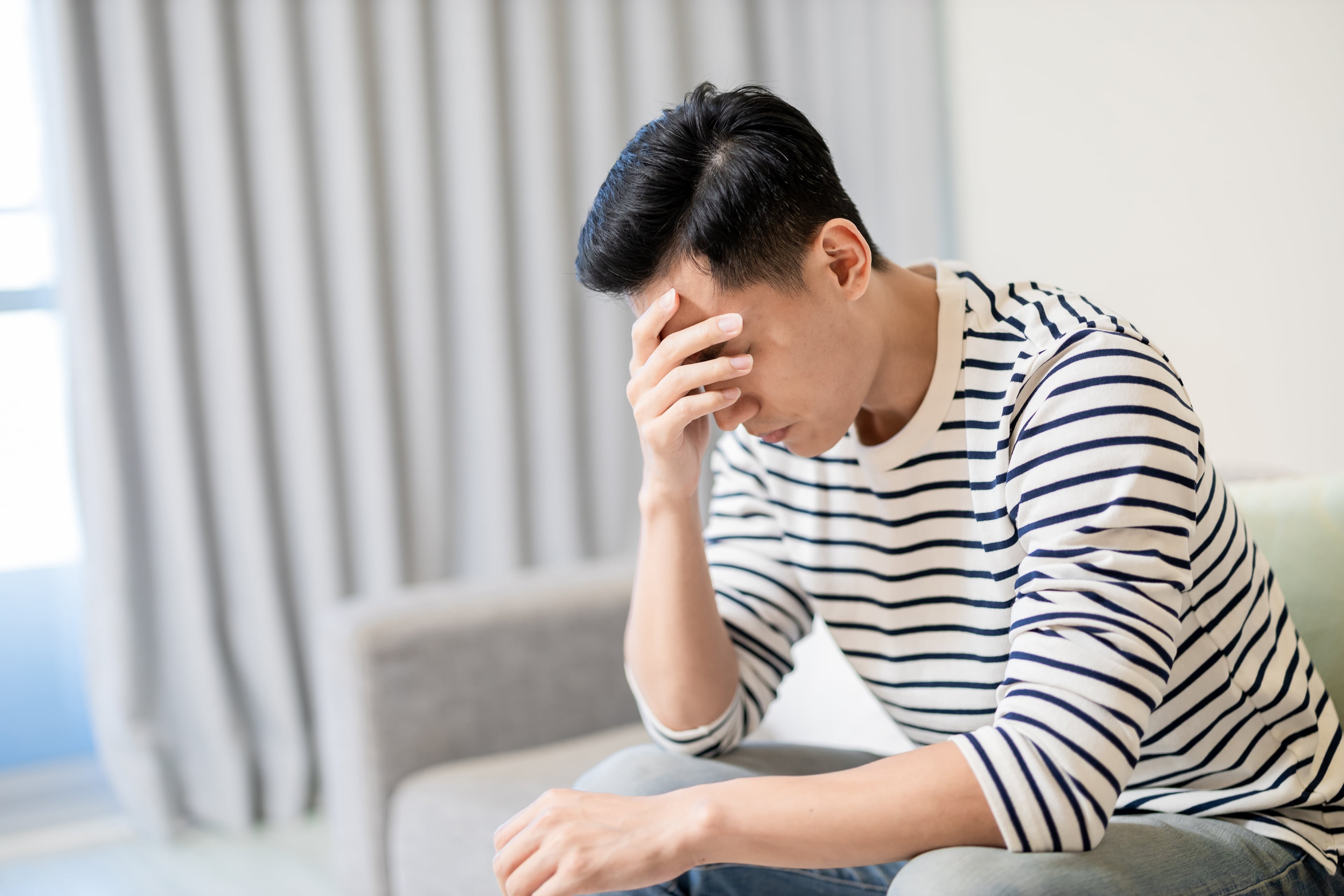 영등포정형외과, 계단에서 아픈 무릎… 관절염 비수술 치료는 어떻게 결정할까요?